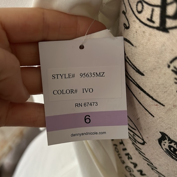 NWT Danny & Nicole White Cape Flutter Sleeve Dress Women's size 6 - Picture 6 of 7